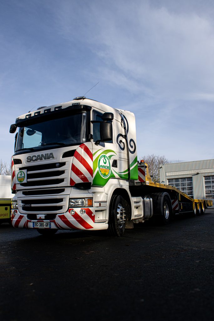 camion de transport avec sa remorque