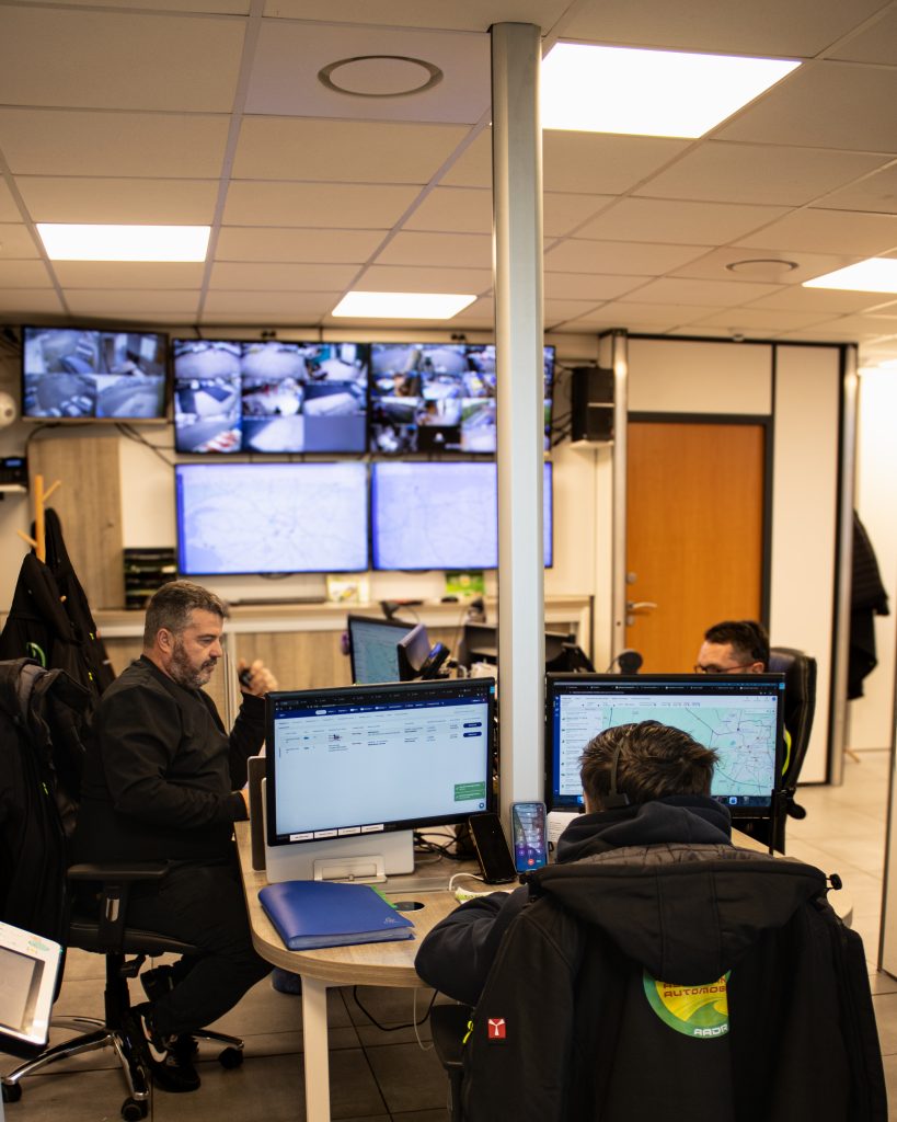 salle de dispatcher avec ses employés.
