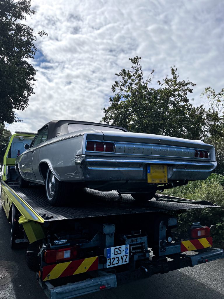 véhicule de collection sur une dépanneuse. galerie interventions professionnelles