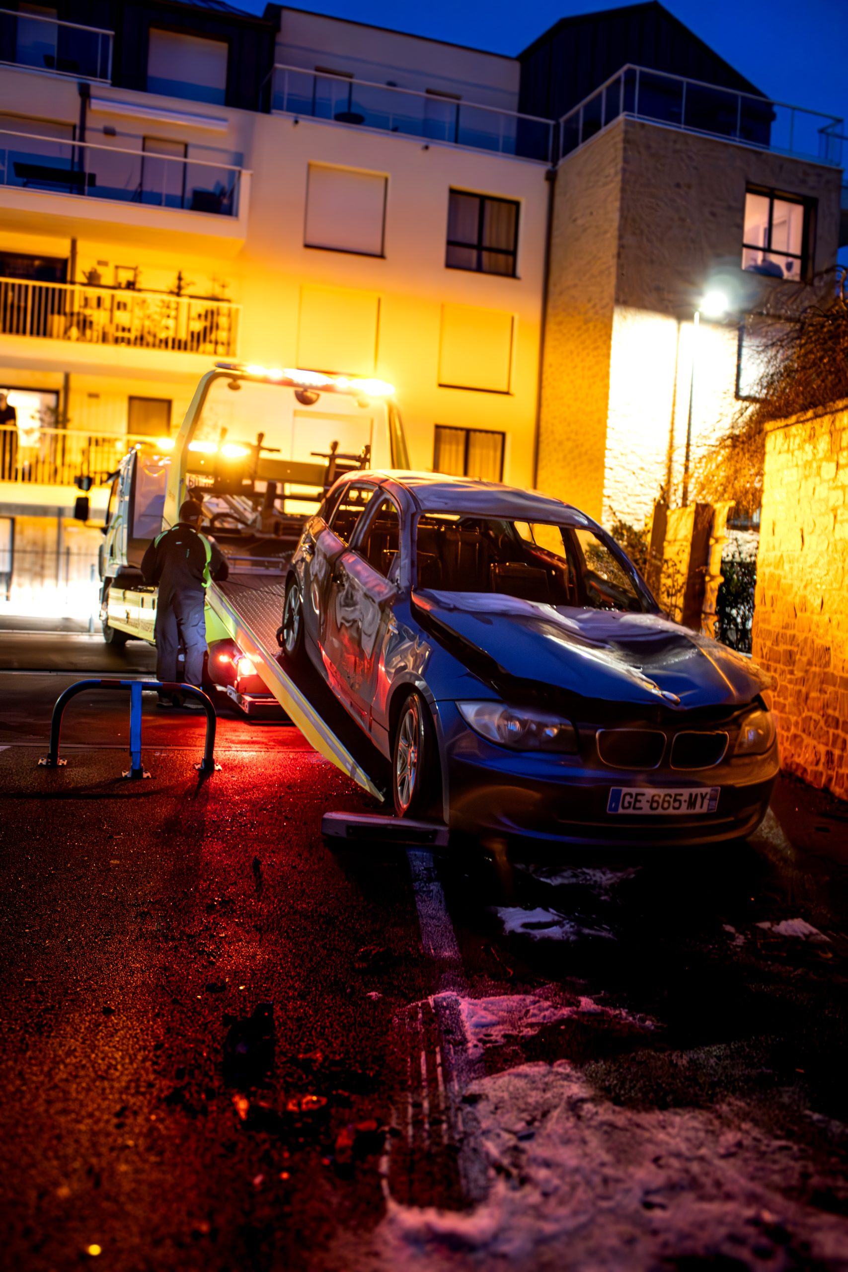 remorquage d'une voiture incendier