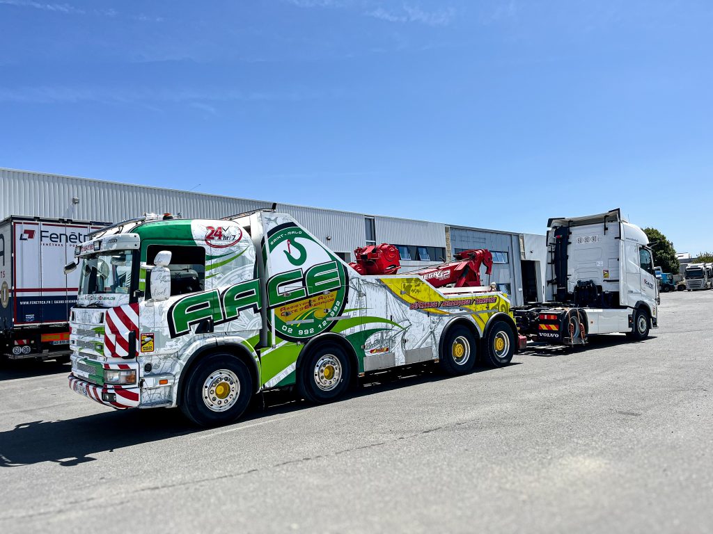 Remorquage d'un tracteur sans sa remorque. 